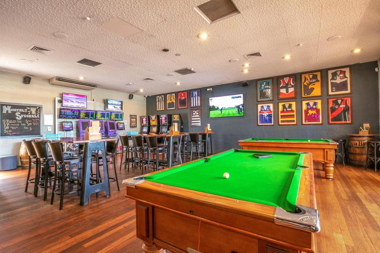 Nightcap At Wanneroo Tavern Buitenkant foto