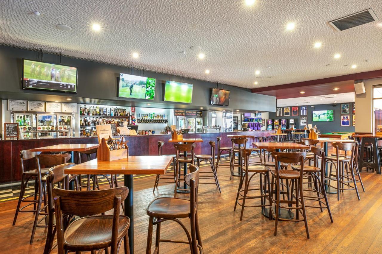 Nightcap At Wanneroo Tavern Buitenkant foto