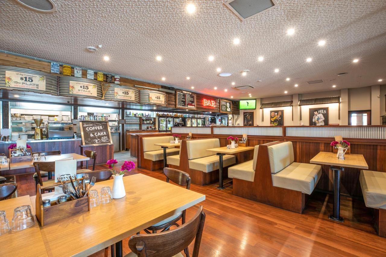 Nightcap At Wanneroo Tavern Buitenkant foto